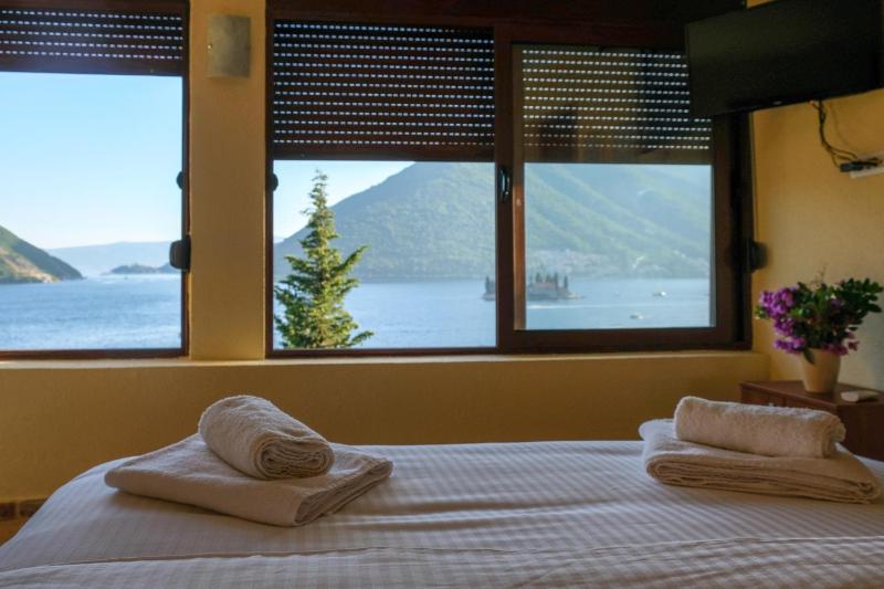 Studio Apartment with Sea View image 2