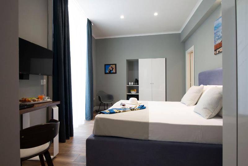 Deluxe Room image 3