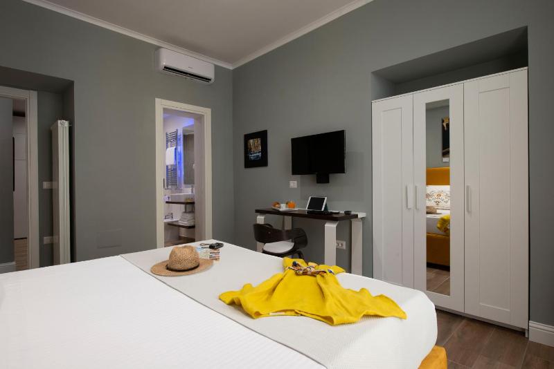 Double Room image 4