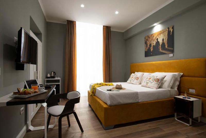 Double Room image 2