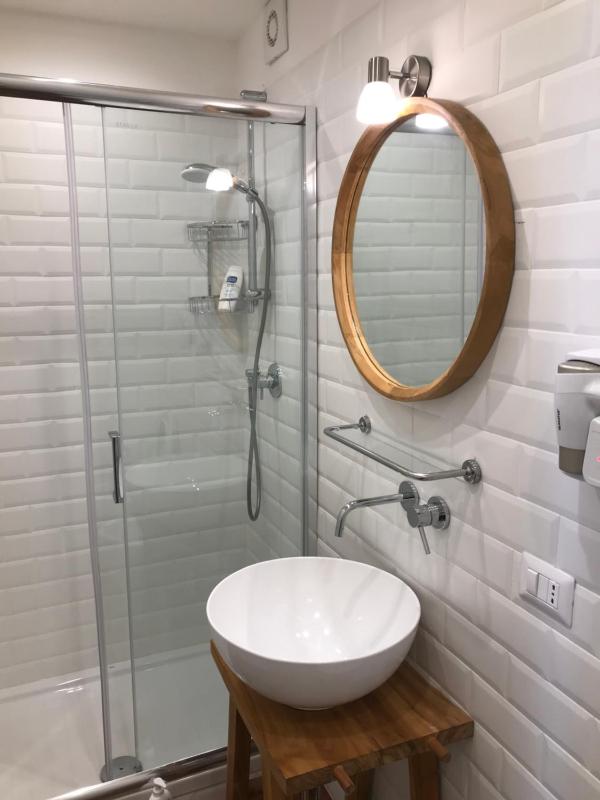 Deluxe Double Room with Balcony image 1
