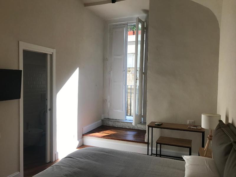 Deluxe Double Room with Balcony image 3