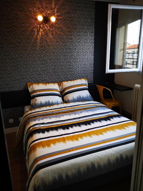Double Room image 3