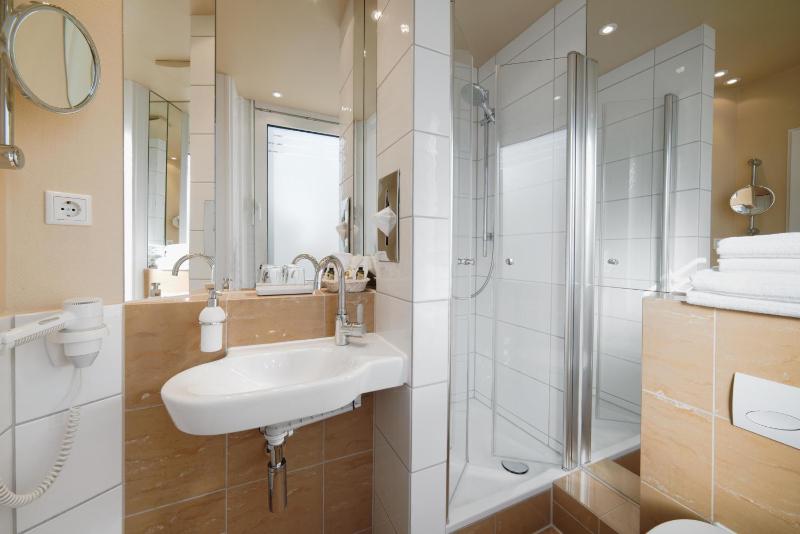 Standard Double Room image 2