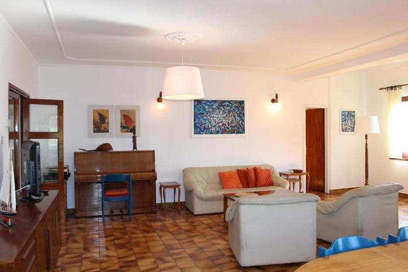Three-Bedroom Apartment with Terrace and Sea View image 3