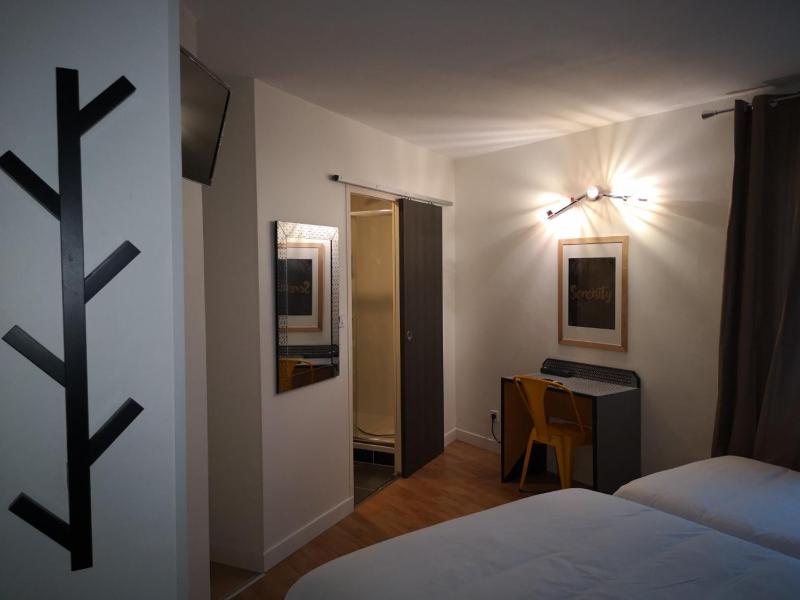 Comfort Triple Room with Shower image 1