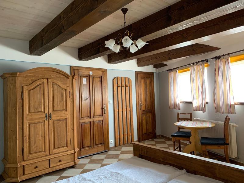Double or Twin Room image 4
