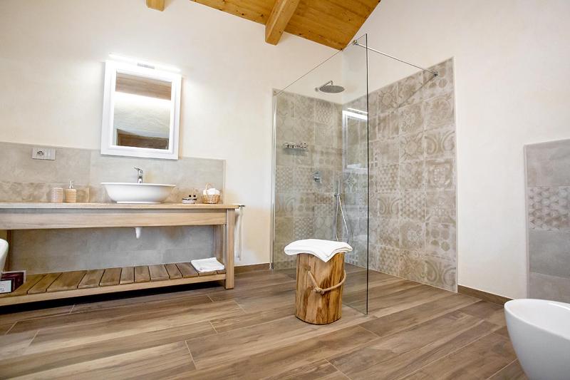 Large Double Room image 1