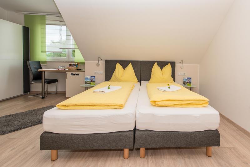 Large Double Room image 4