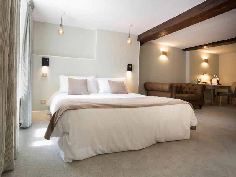 Deluxe Double Room image 3