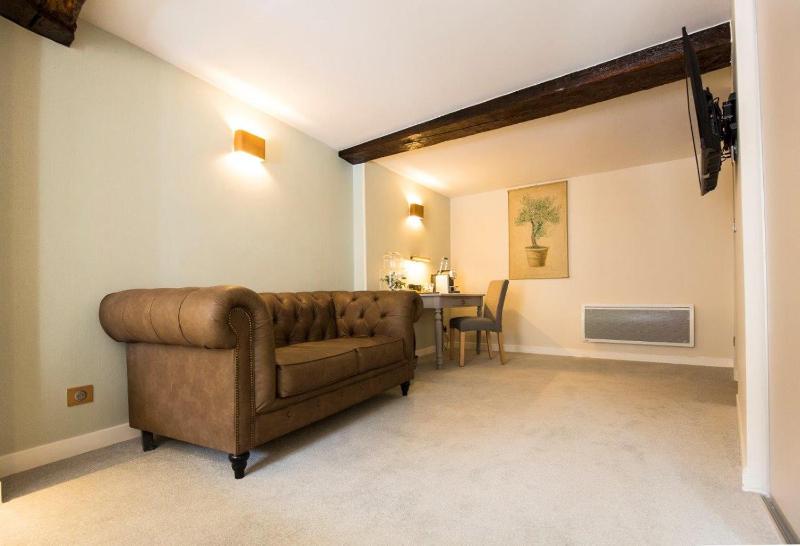 Deluxe Double Room image 2