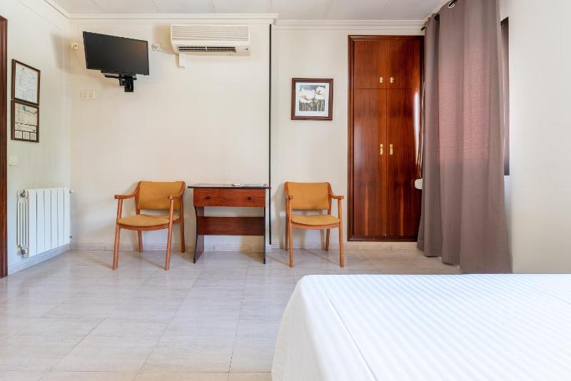 Double Room image 2