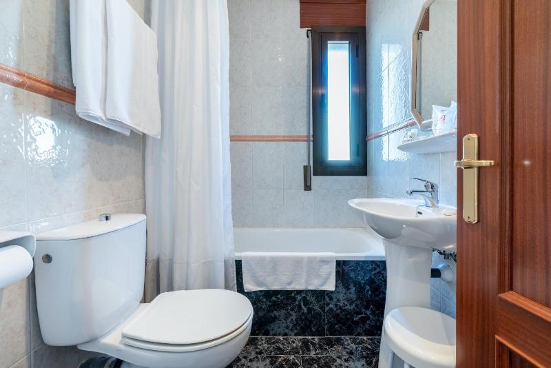 Double Room with Extra Bed image 2