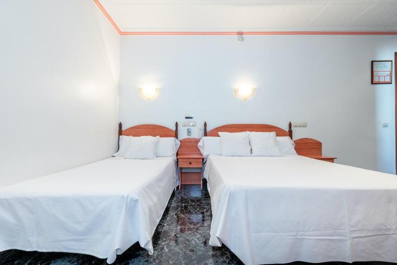 Double Room with Extra Bed image 3