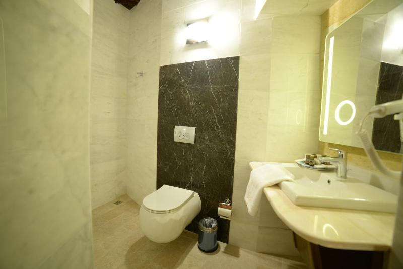 Stone Arch Room image 3