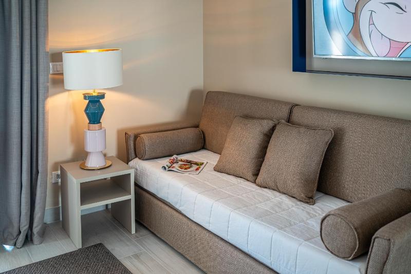 Superior Triple Room with Side Sea View image 4