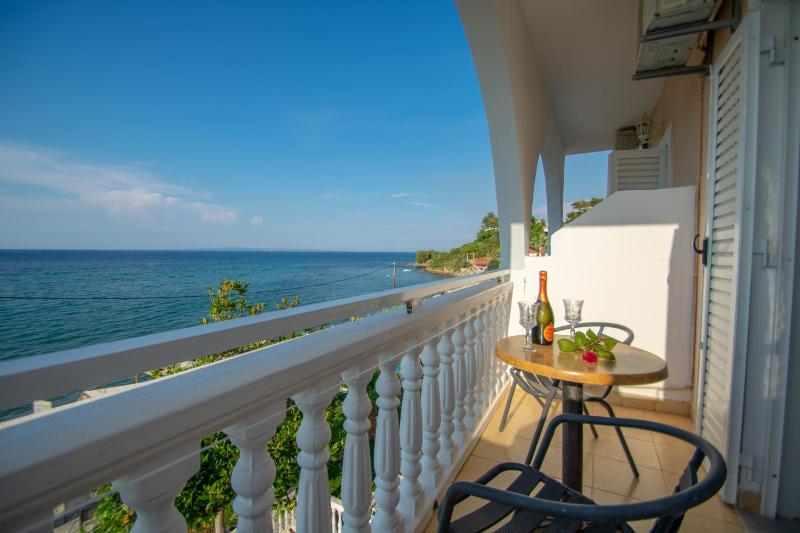 Standard double or twin studio, sea view image 4