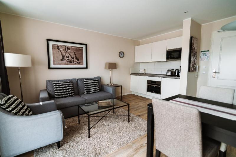 One-Bedroom Apartment image 3
