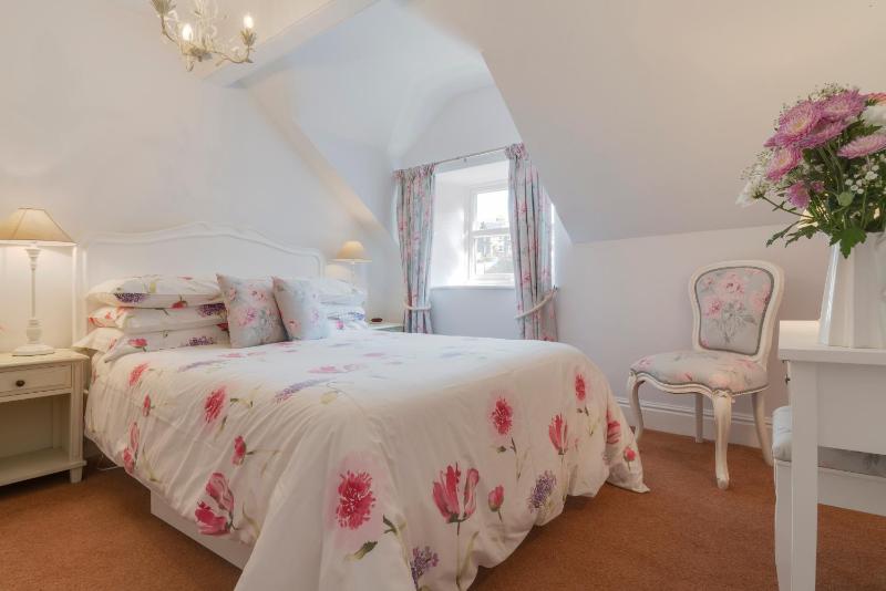 Barnes Fell Apartments - image 25