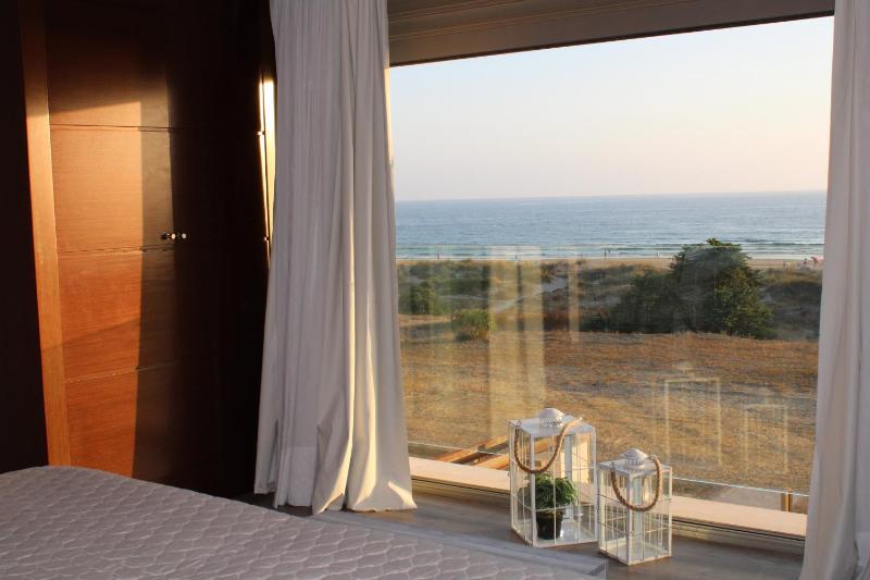 Deluxe Double or Twin Room with Sea View image 4