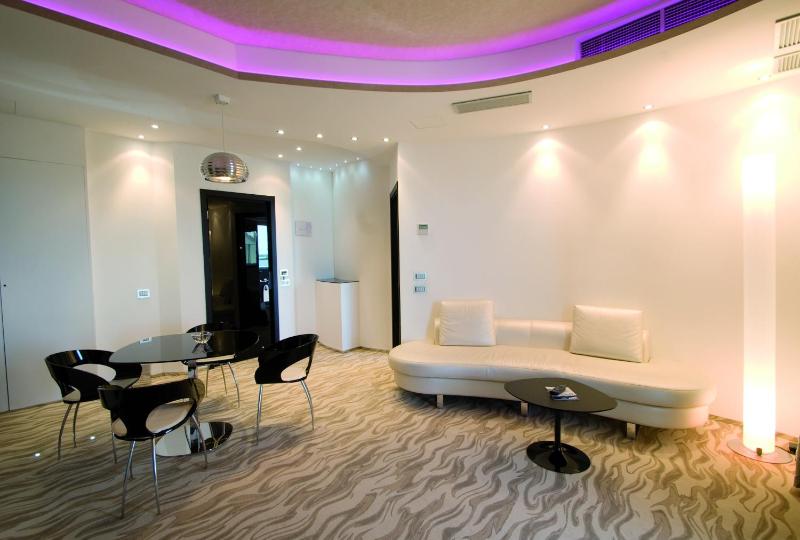 Luxury Suite - Top Floor (2 Adults) image 2