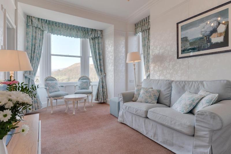 Barnes Fell Apartments - image 33