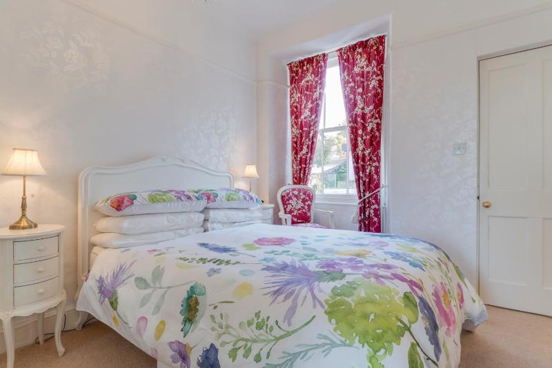 Barnes Fell Apartments - image 30