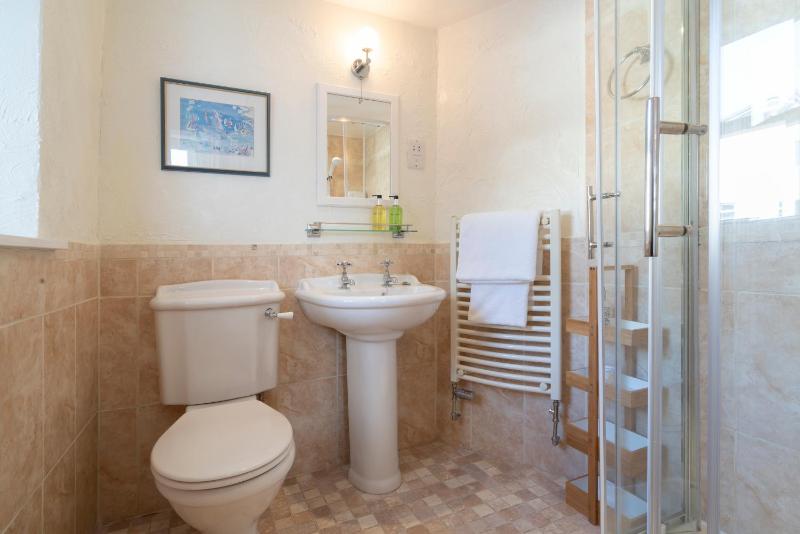 Barnes Fell Apartments - image 8
