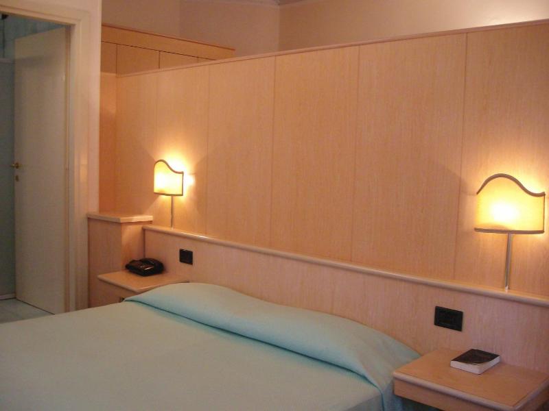 Standard Double Room image 4