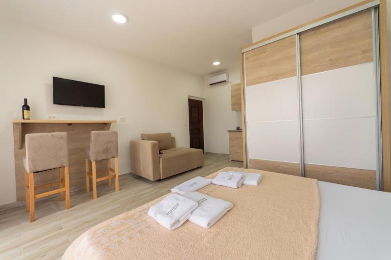 Apartment with Pool View  image 1