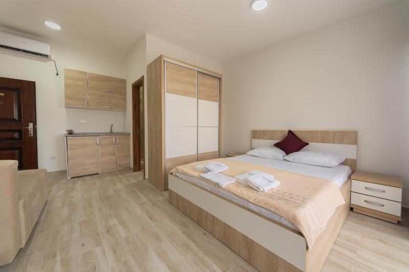 Apartment with Pool View  image 3