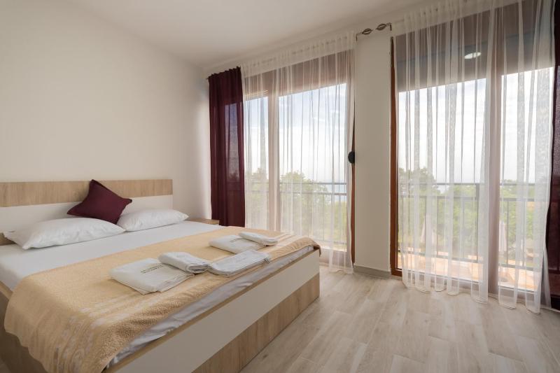 Apartment with Pool View  image 4