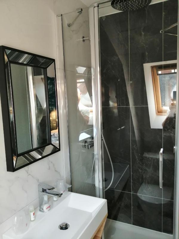 Double or Twin Attic Room - Accessible by stairs only image 3