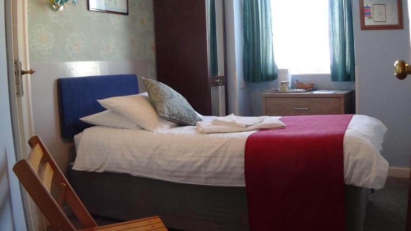 Single Room with Shower image 2