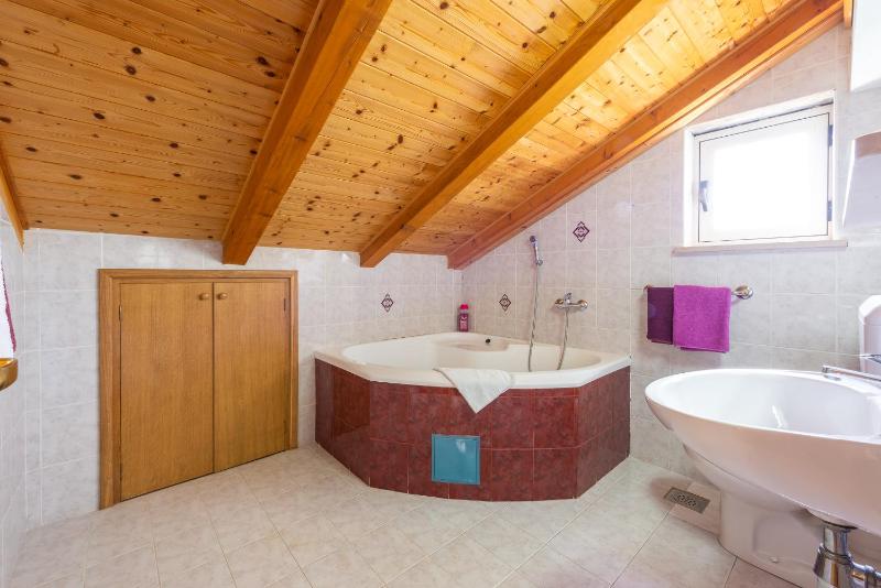 Three-Bedroom Apartment with Sea View image 3