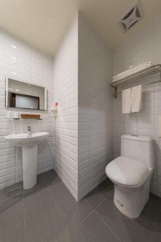 Skyone Hotel - image 4