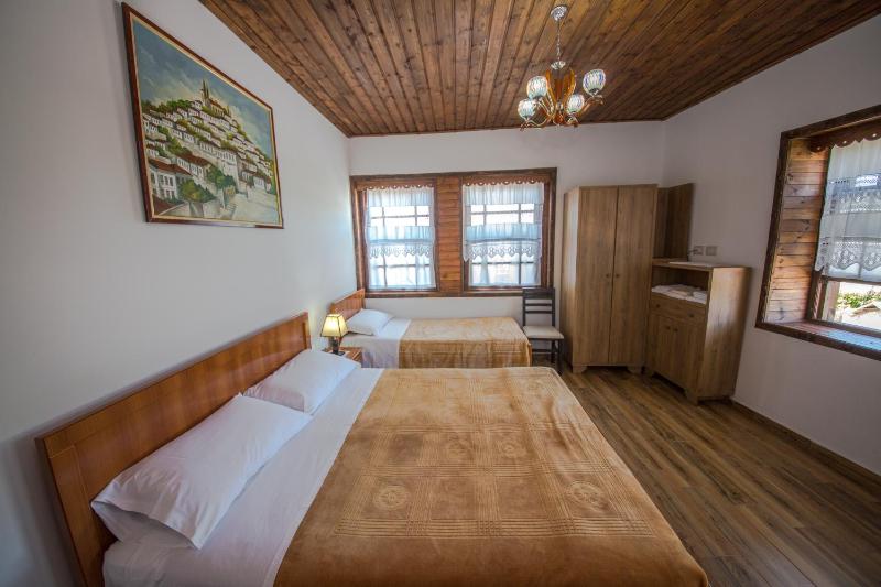 Triple Room image 3