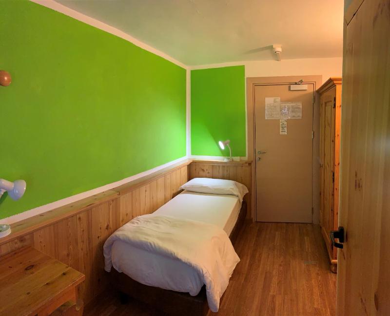 Single Room image 4
