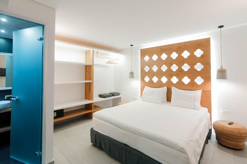 Golden Bay Suites & Maisonettes - image 15