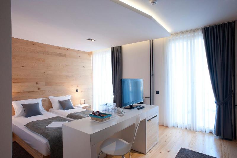Deluxe Suite image 1
