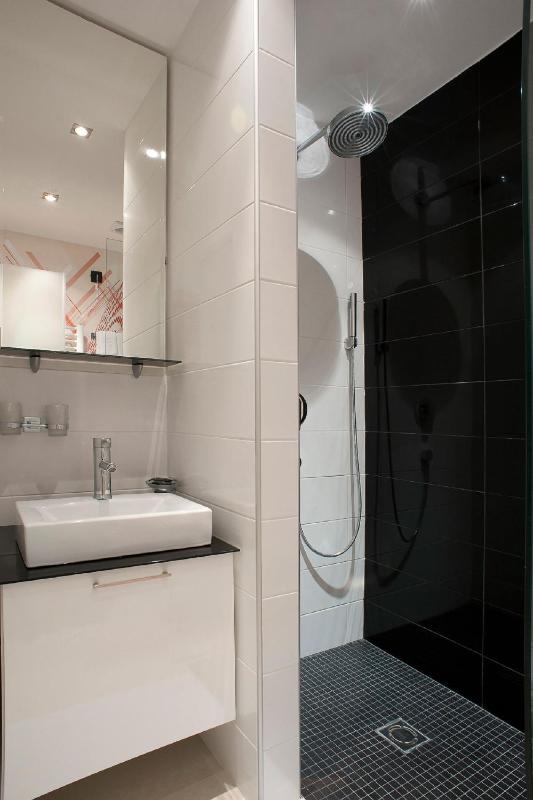 Twin Room image 2