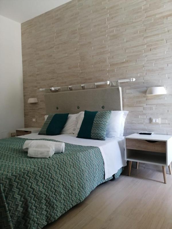 Double Room with Patio image 1