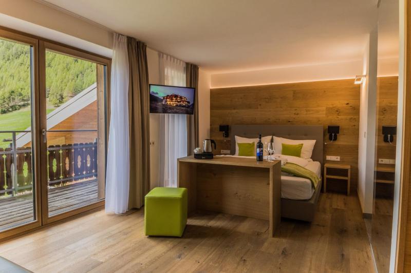 Quadruple Room with Balcony image 3