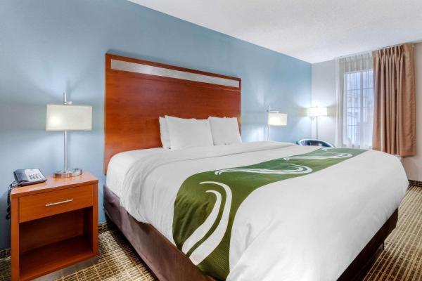 King Room - Non-Smoking image 2