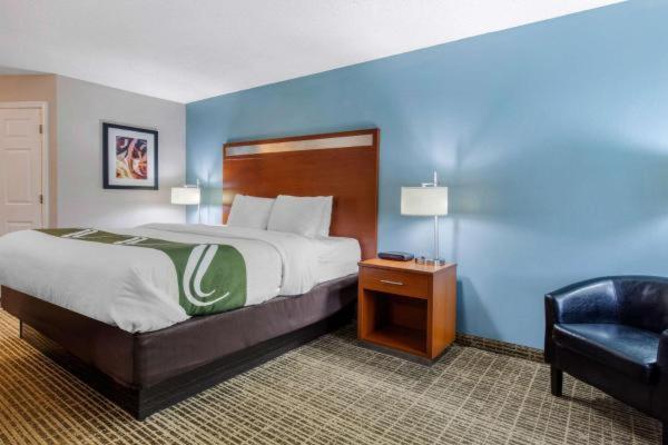 King Room - Non-Smoking image 3