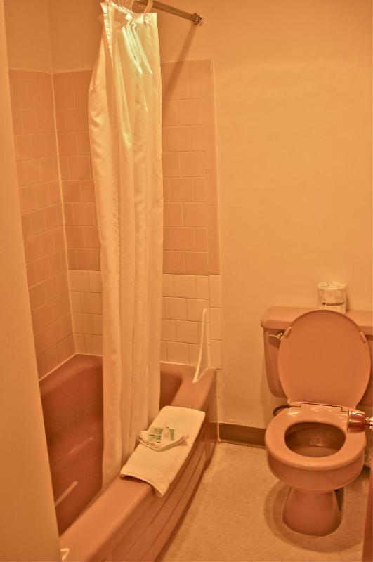 Queen Room image 4