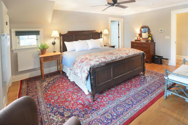 King Room with Balcony image 3