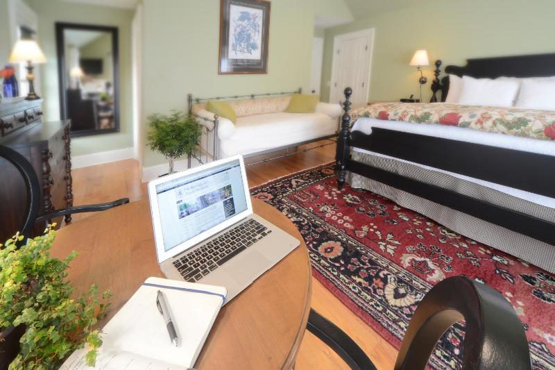 King Room with Balcony image 2