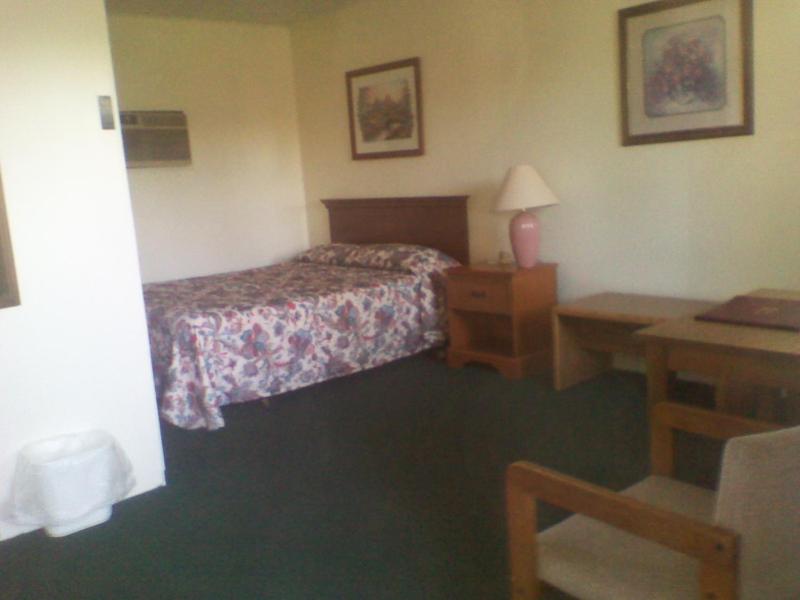 Queen Room image 1
