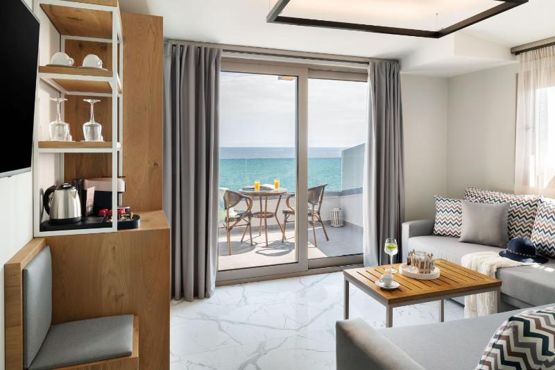 One Bedroom Junior Suite Sea View image 1